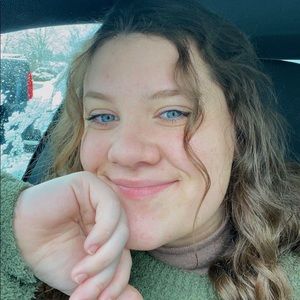 Meet your Posher, Chloe